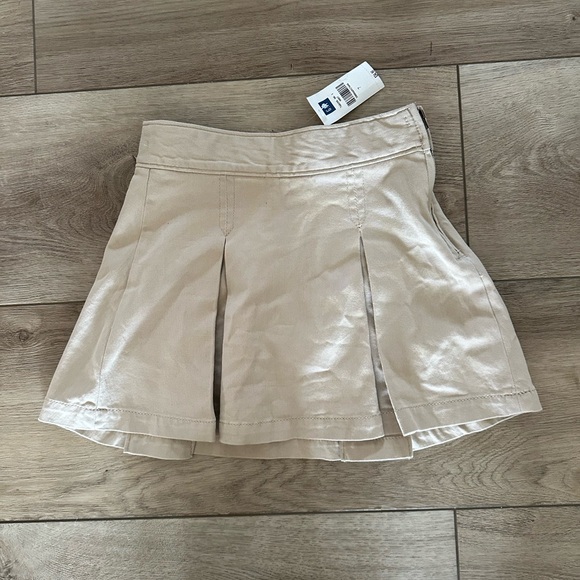 Gap Uniform Skort - Picture 2 of 3